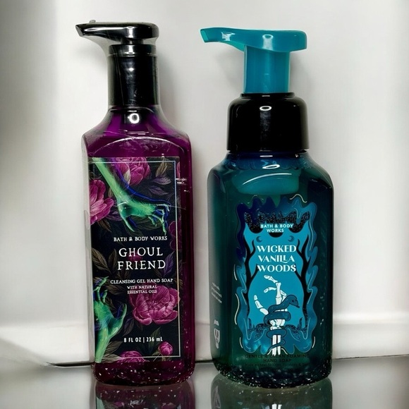 Bath & Body Works Halloween Hand Soap Ghoul Friend & Wicked Vanilla Woods NWT - Picture 1 of 4